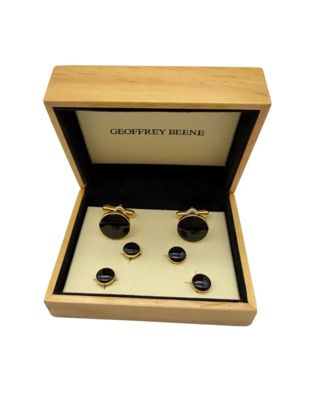 Geoffrey Beene features geoffrey